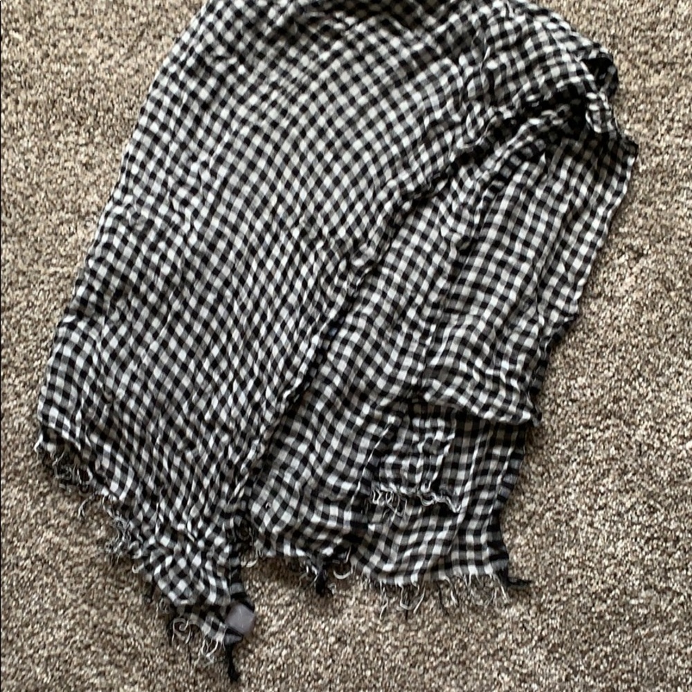 Black and white checkered scarf